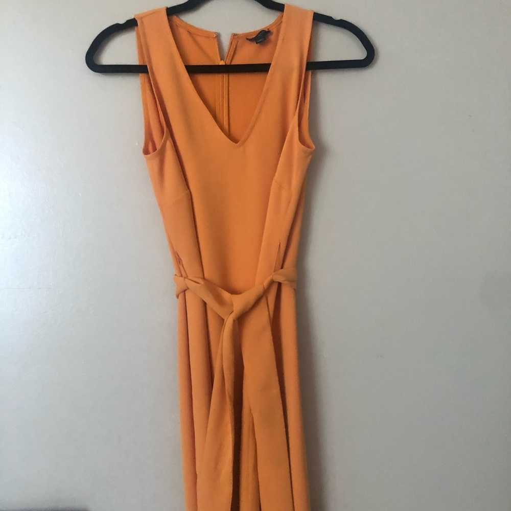 Yellow sleeveless midi dress
